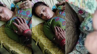 Sexy MoM Sleeping & Fucking Hard – Tamilporn