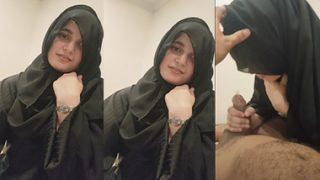 Real Desi Indian Hijabi Innocent Girl Sucking BF Hard Dick
