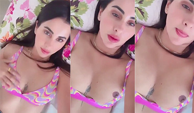 Influencer Meetii Kalher Pussy Mastrubating With Vibrator on Bed