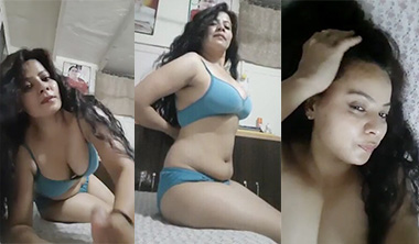 Tamil Milf With Big Ass And Deep Pussy Fingering
